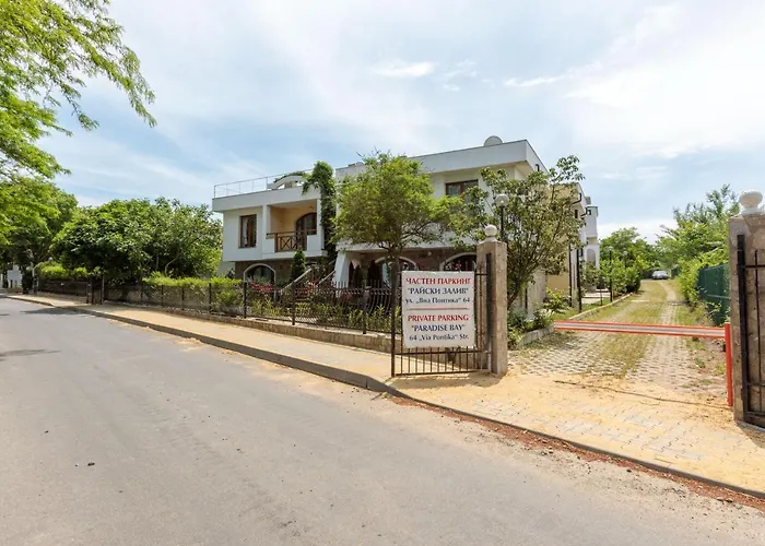 Aparthouse Paradise Bay