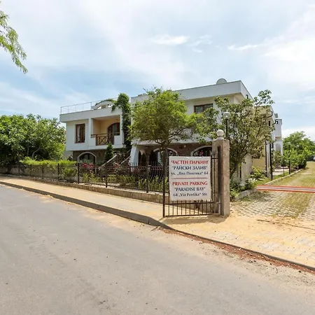 Aparthouse Paradise Bay