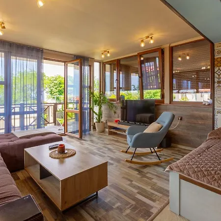 Aparthouse Paradise Bay Apartment *