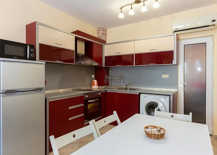 Aparthouse Paradise Bay Апартамент *