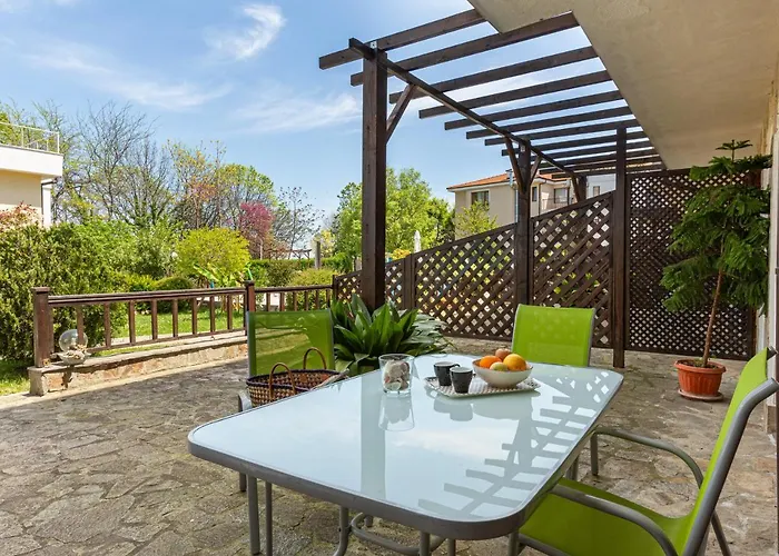 Aparthouse Paradise Bay Апартамент