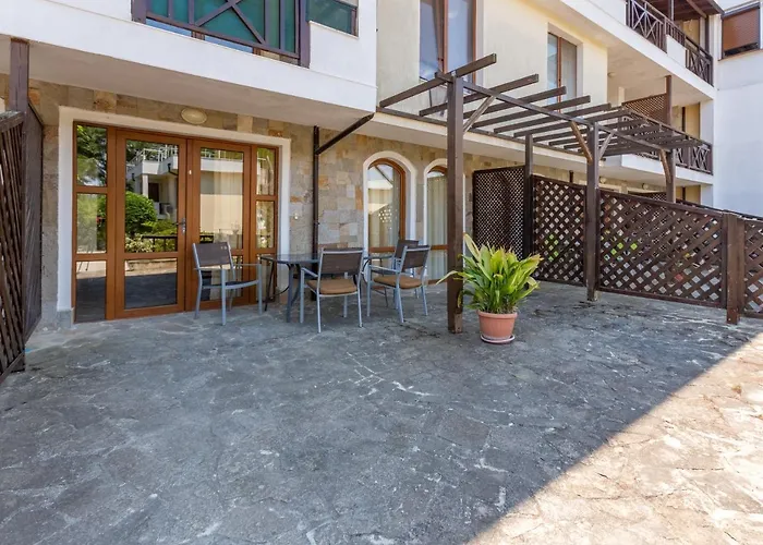 Aparthouse Paradise Bay Апартамент