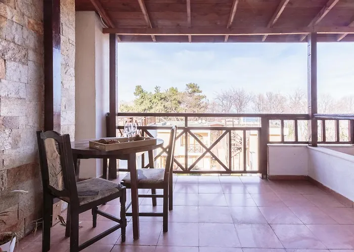 Aparthouse Paradise Bay Апартамент *