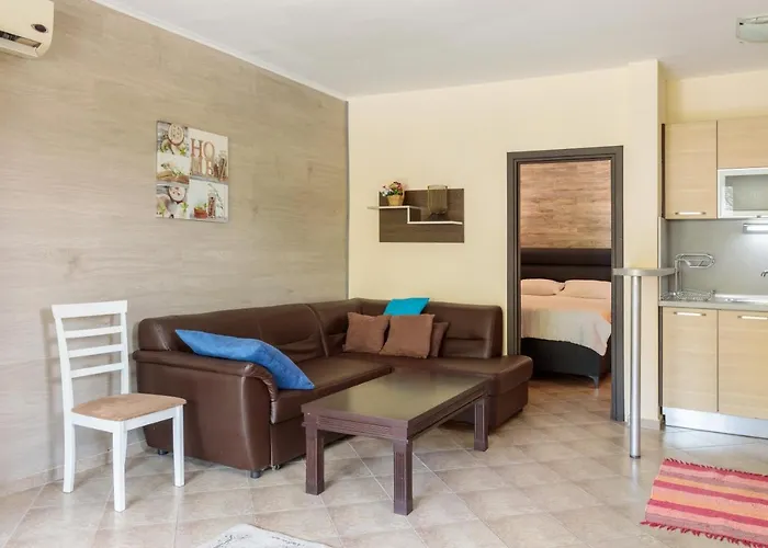 Апартамент Aparthouse Paradise Bay Созопол