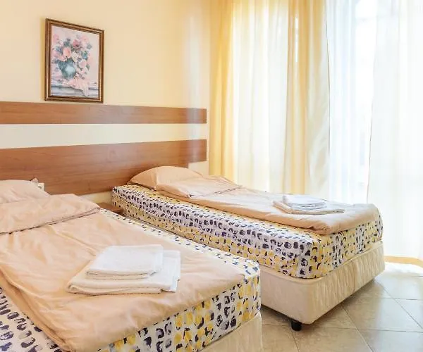 Aparthouse Paradise Bay Апартамент *