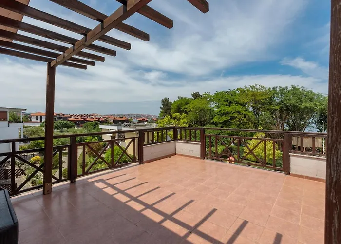 Aparthouse Paradise Bay